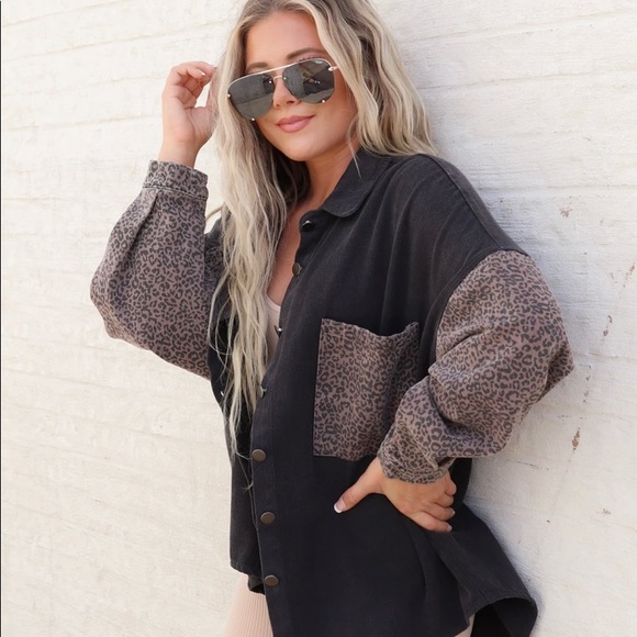 Button down/ over shirt - Picture 1 of 4